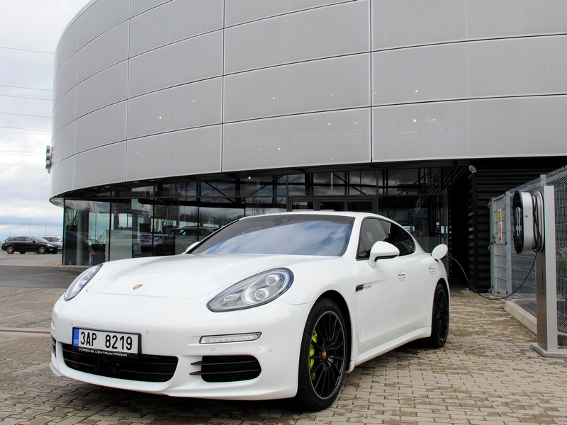 Dobíjecí stanice pro Porsche plug in hybridy